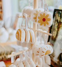 Load image into Gallery viewer, Flower Ornament