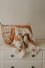 Load image into Gallery viewer, Fringe quilt