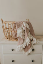 Load image into Gallery viewer, Fringe quilt