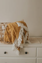 Load image into Gallery viewer, Fringe quilt