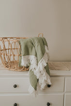 Load image into Gallery viewer, Fringe quilt