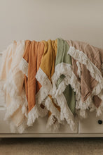 Load image into Gallery viewer, Fringe quilt